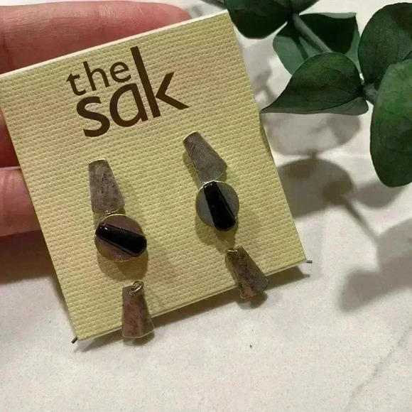 The Sak Earings - Picture 2 of 2